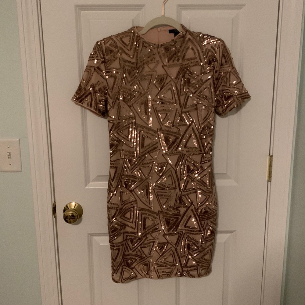 Sequenced short-sleeved dress